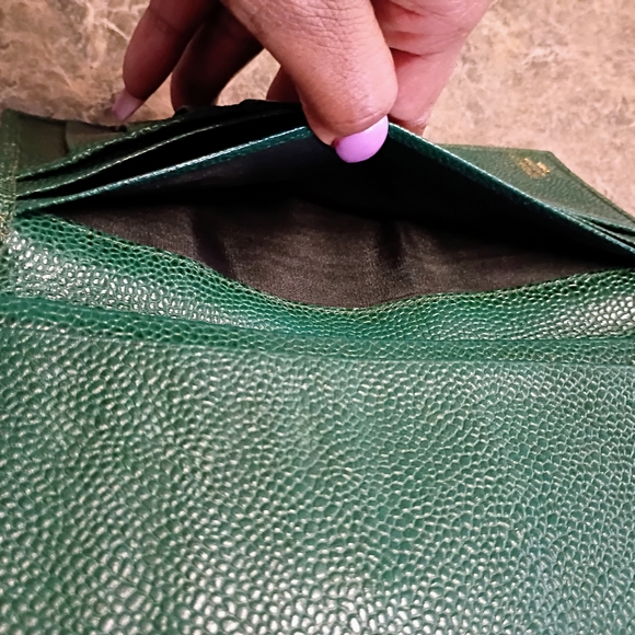 ❤️Pre-Loved Givenchy Green Leather Wallet! - Picture 8 of 11